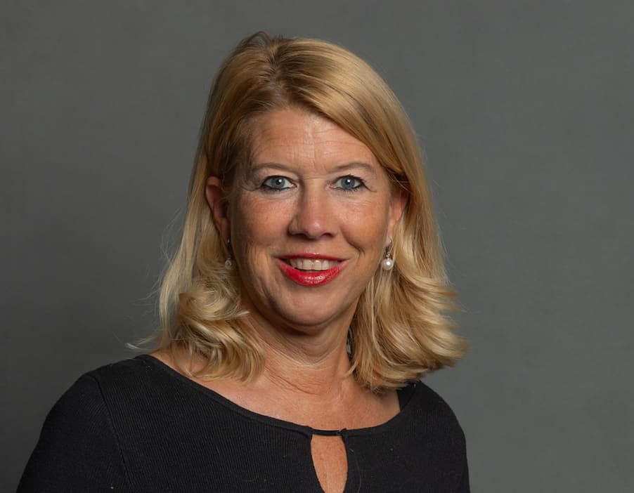 698b0366e1f9b49ec804fe09 CBS Team Anja Karlshaus